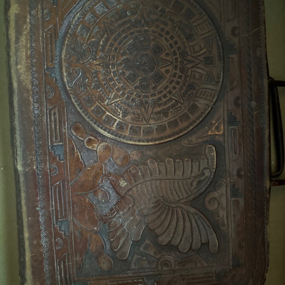 Hand tooled case. Perfect briefcase or computer case. Stunning vintage zip case - Picture 6 of 7